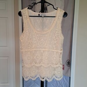jennifer lopez sleeveless Cream Color top. medium. Crochet/ Lace